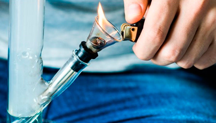 How Do Bongs Work And Tips On How To Use One